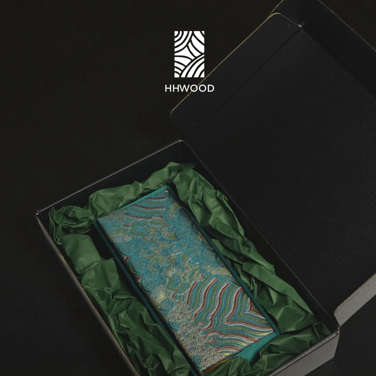 Sự Chỉn Chu Bên Trong Mỗi Chiếc Hộp HHWOOD